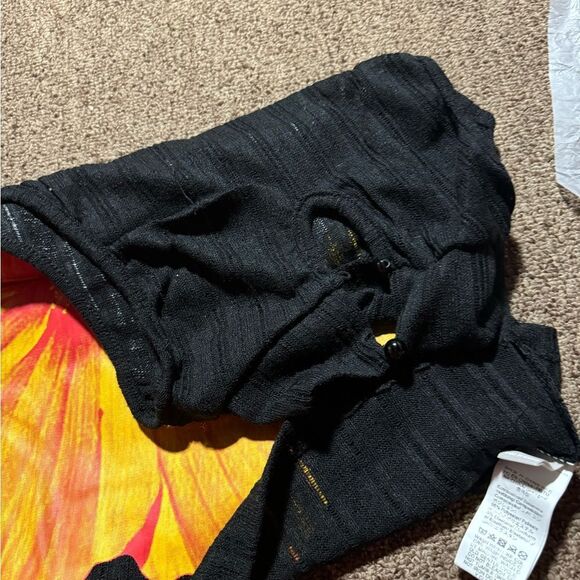 Shein women's black top with floral design on front size S - Picture 8 of 9